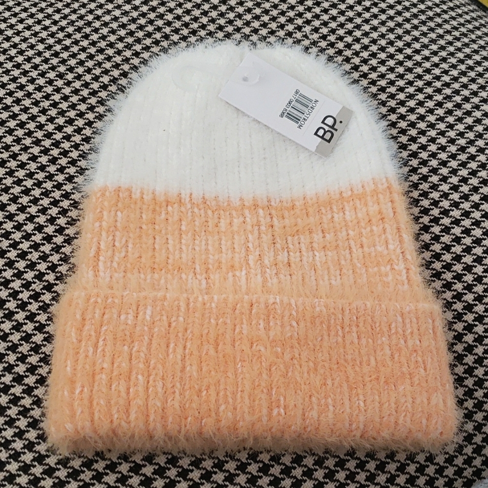 🚨🆕️ BP. Fuzzy Beanie